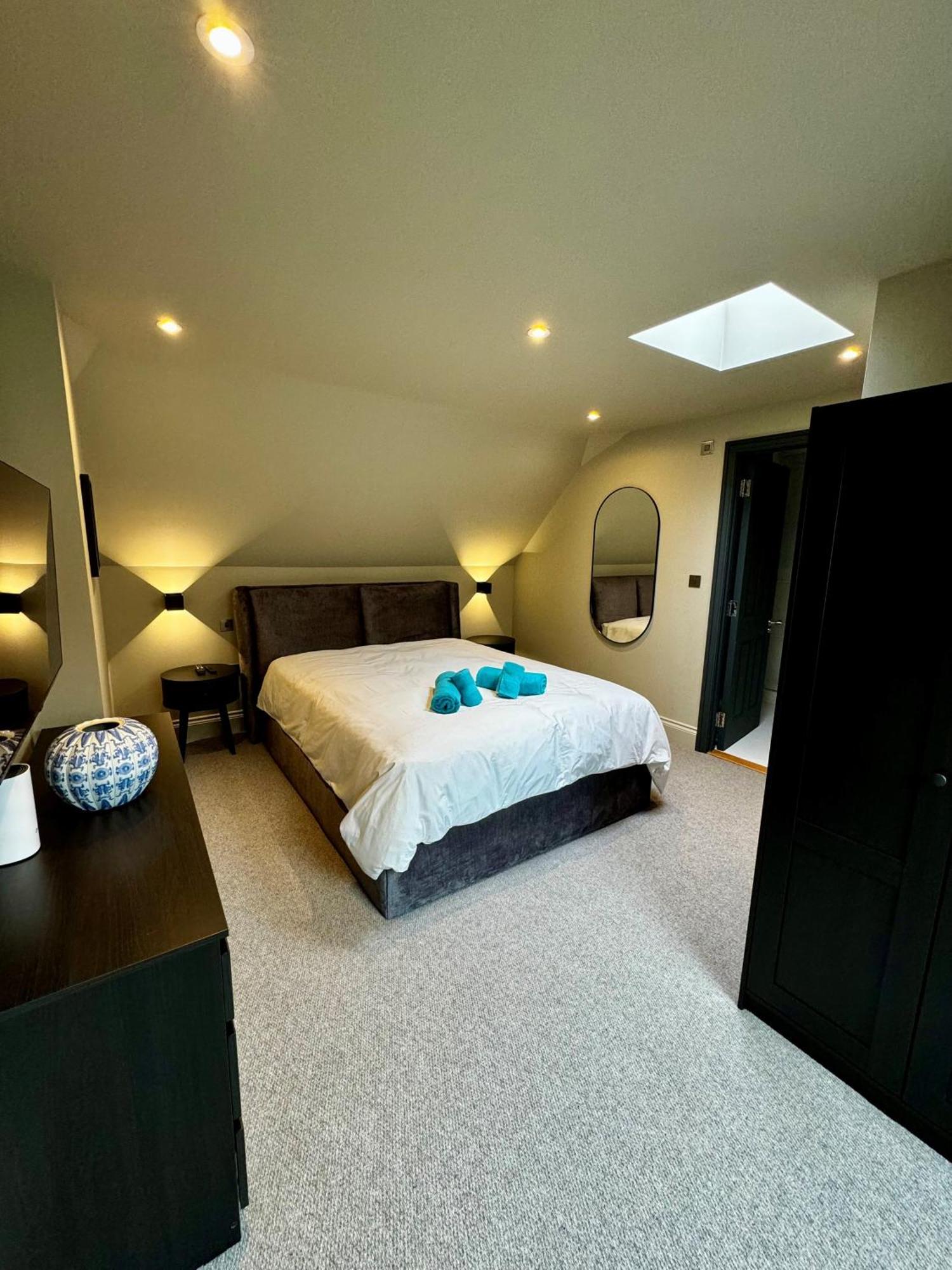 Romeo'S Arch High End Luxury In Centre Of Stratford With Parking Apartment Bagian luar foto
